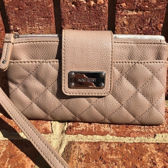 Nine WEST Womens Tan Gold Accent Snap Closure Bi Fold Wallet Clutch - Picture 3 of 6